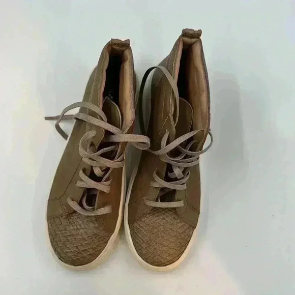 NWOT size 6 KAANAS high tops. Brown w/ snakeskin accent. - Picture 5 of 7